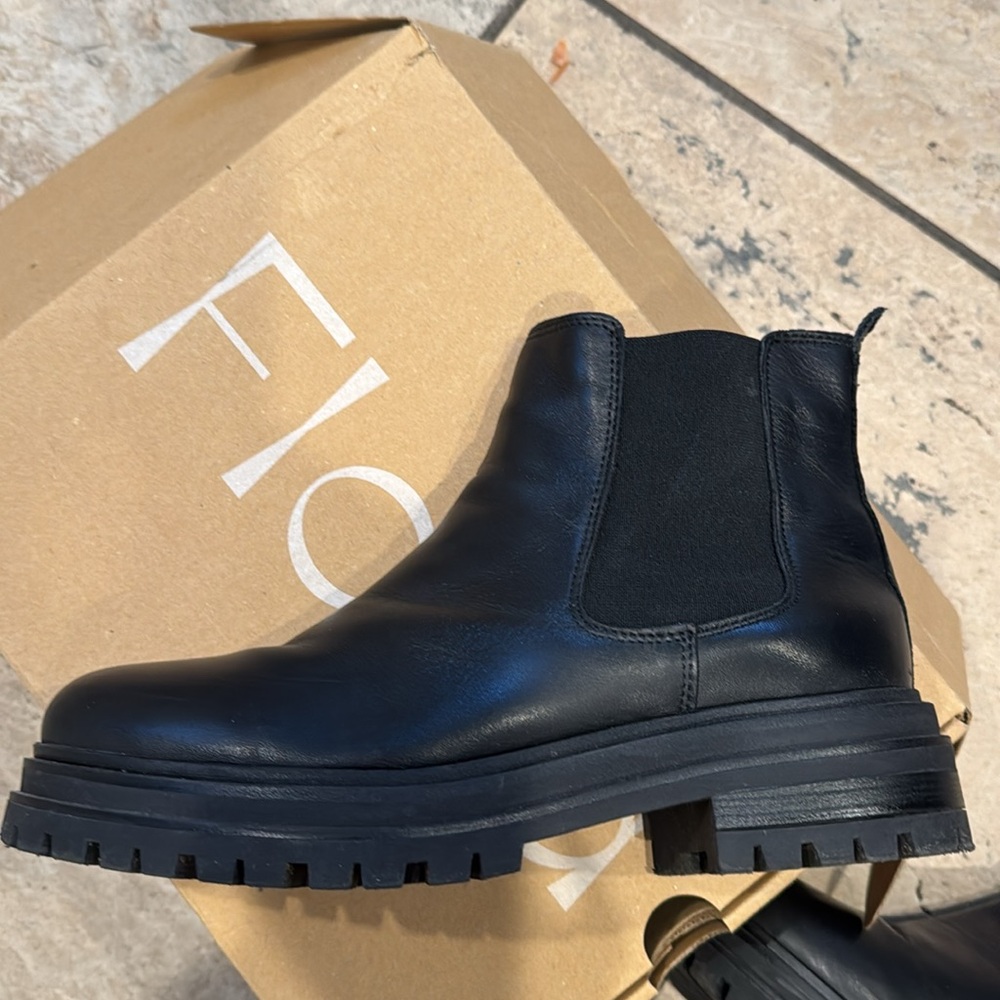 Floyd leather Black Chelsea boots, worn once. A bit of fake fur on the upper.